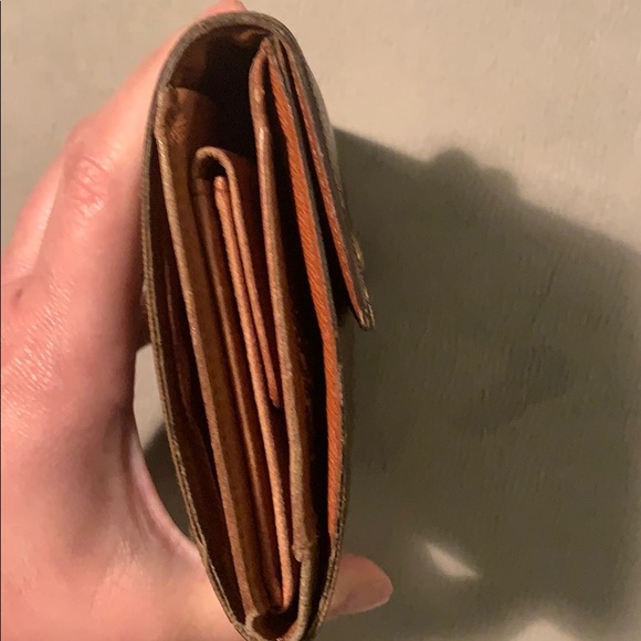 Authentic Louis Vuitton women’s wallet - Picture 5 of 8